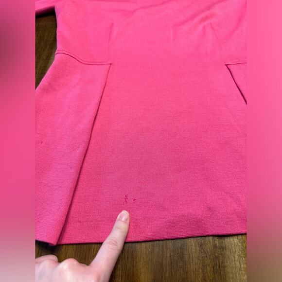 ST. JOHN Bateau Neckline Three-Quarter Sleeve Blouse Size 6 **flaw in picture** - Picture 8 of 8